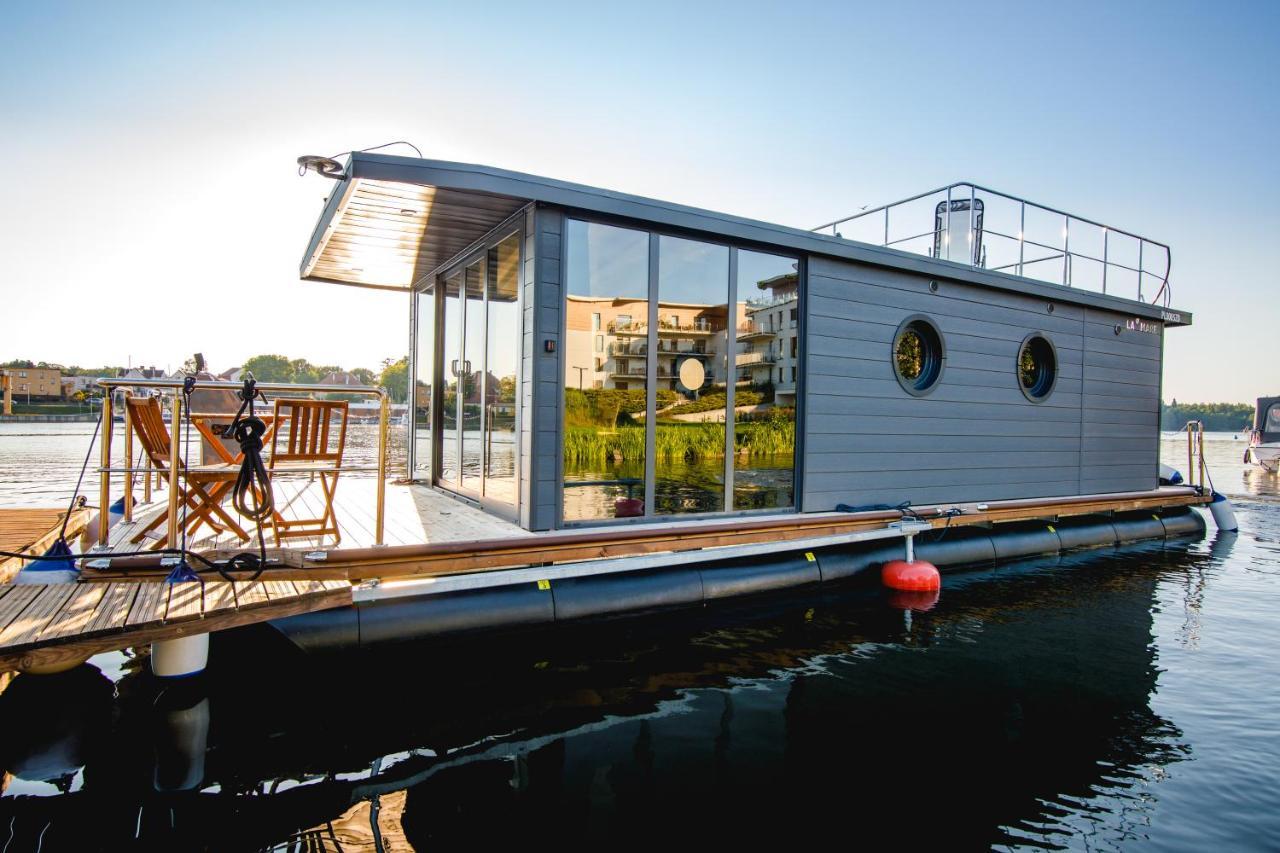 Houseboat- Dom Na Wodzie Z Sauna I Mozliwoscia Plywania Iława Exteriör bild