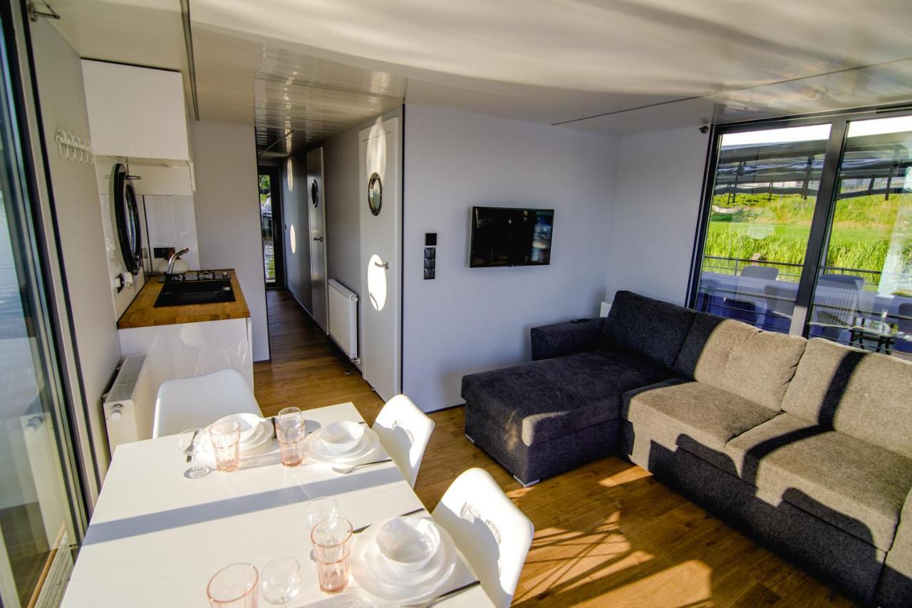 Houseboat- Dom Na Wodzie Z Sauna I Mozliwoscia Plywania Iława Exteriör bild